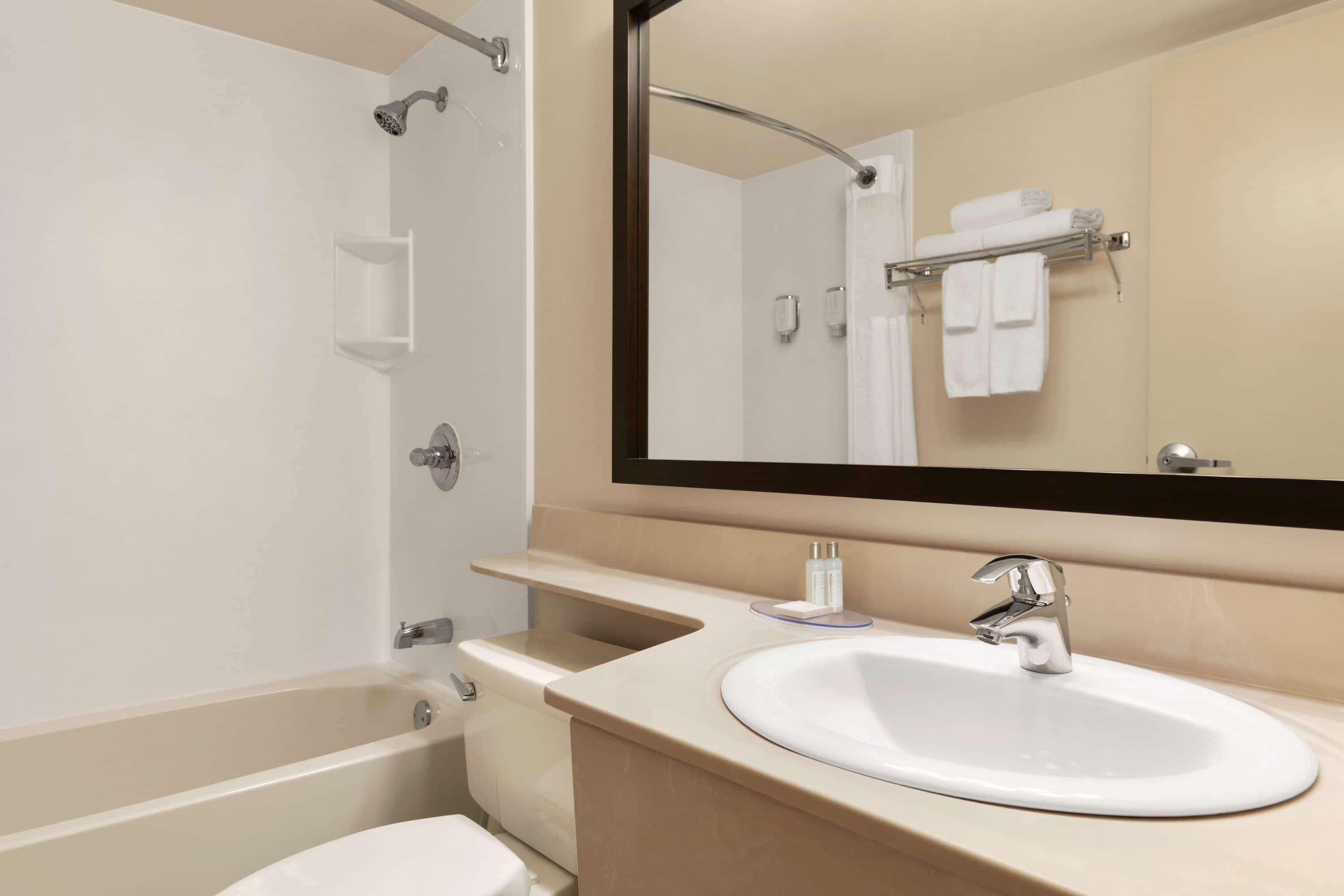 Travelodge Suites By Wyndham מונקטון מראה חיצוני תמונה
